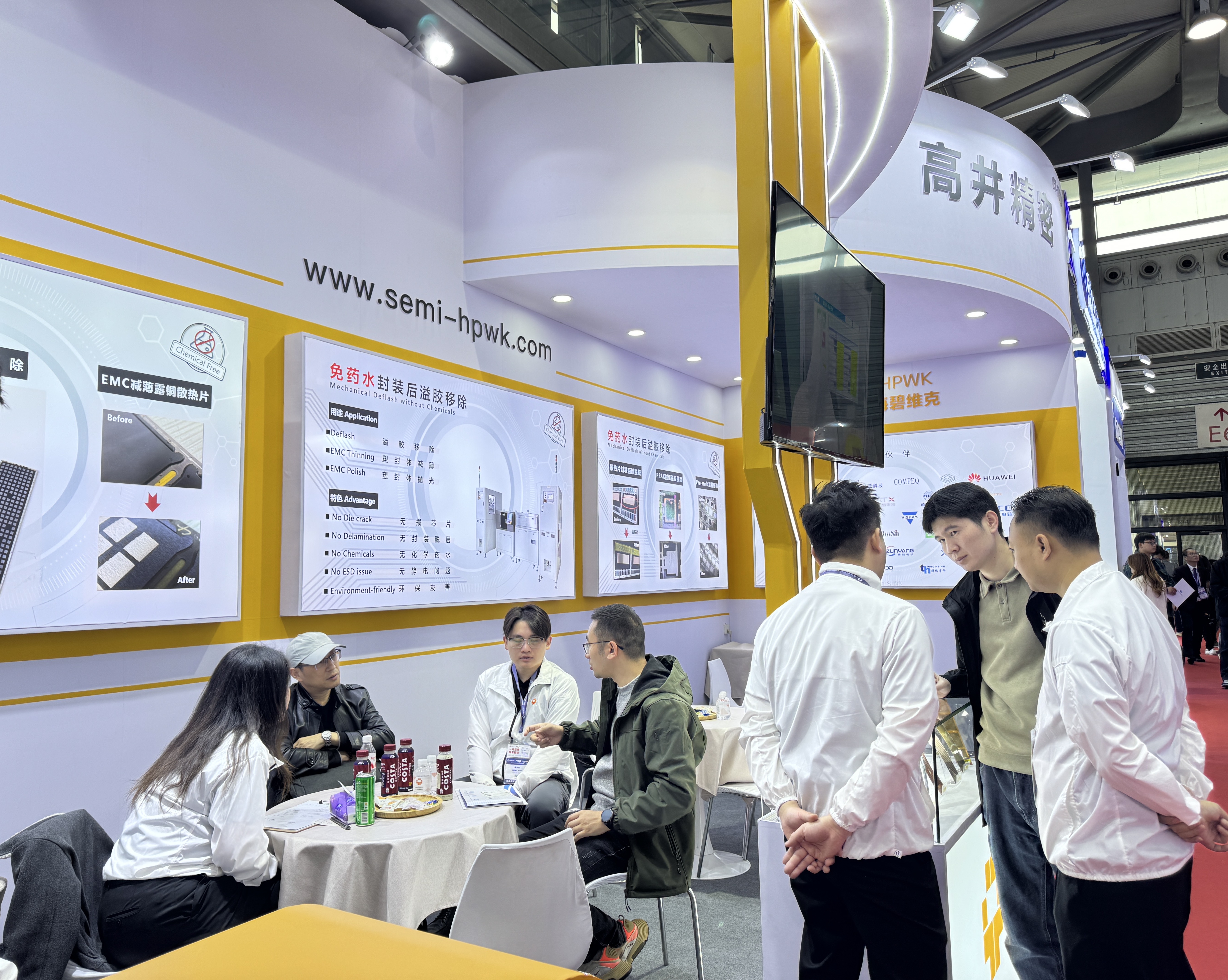 SEMICON China 2026｜展位內多組交流